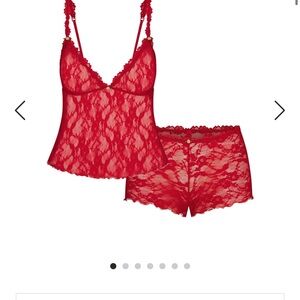 SKIMS STRETCH LACE TRIANGLE CAMI AND SHORT SET | CRANBERRY - L